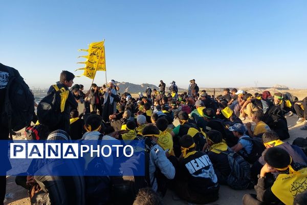 مراسم استقبال از کاروان زائرین پیاده دانش‌آموزی در مشهد