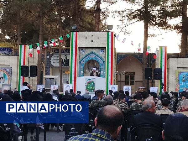 غبارروبی و عطرافشانی گلزار مطهر شهدا در نیشابور 