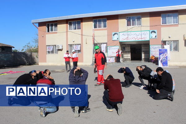 مانور سراسری زلزله در دبیرستان شهید باهنر گلوگاه