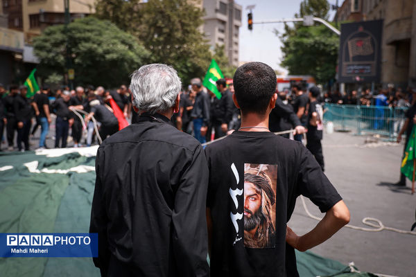 خیمه‌سوزان ظهر عاشورا در چهارراه گلوبندک تهران