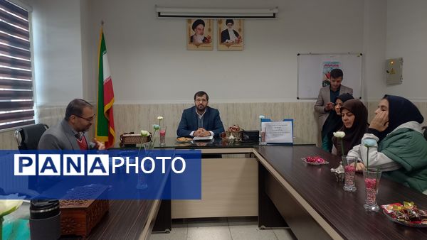 حضور مدیر آموزش و پرورش ملارد در جمع دانش‌آموزان برتر مسابقات قرآنی و فرهنگی هنری دبیرستان شاهد شهدای اقتدار