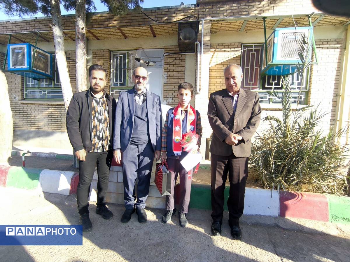 تجلیل از خبرنگار ارشد دبستان شهید پسندیده فدافن