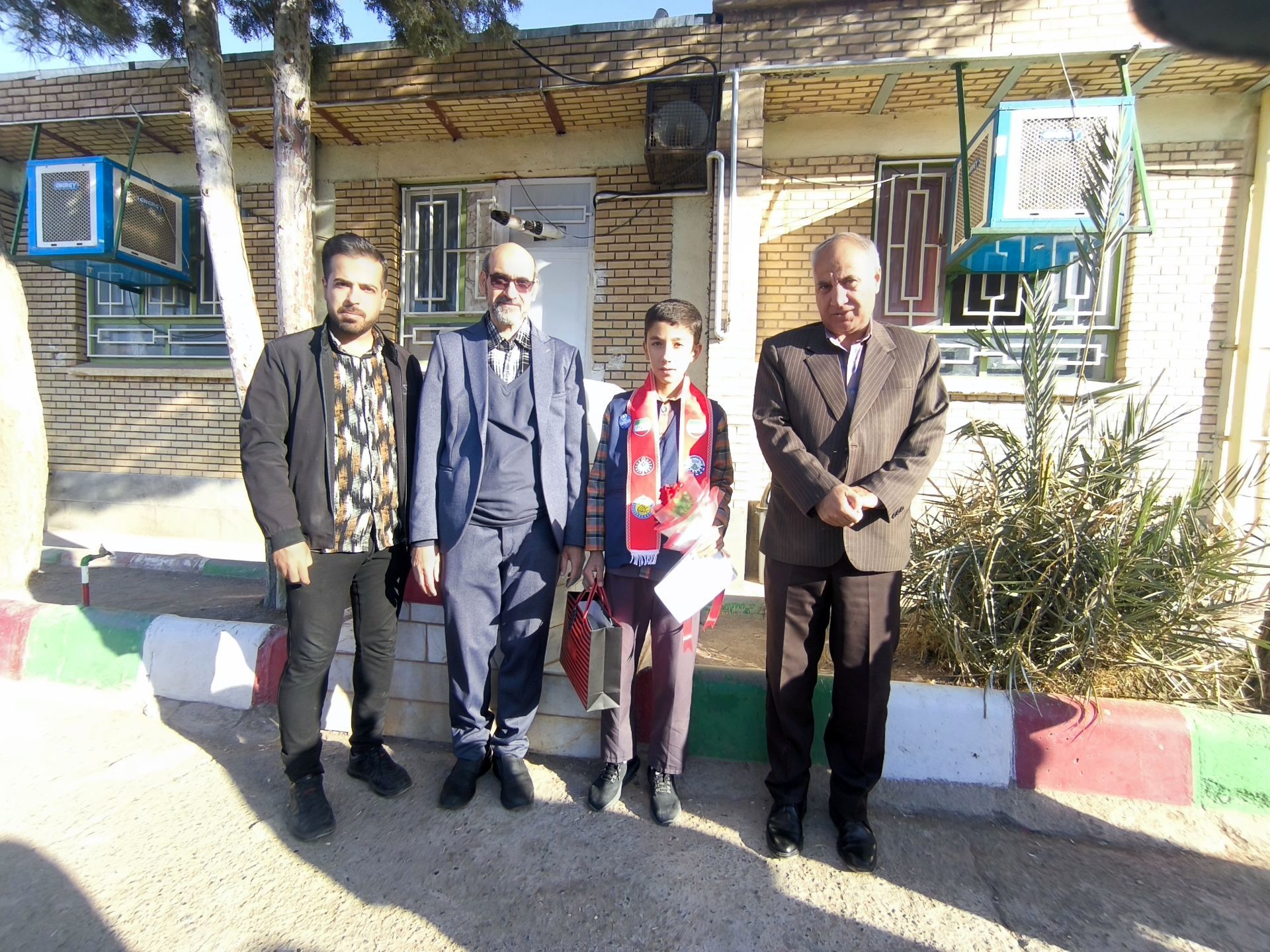 تجلیل از خبرنگار ارشد دبستان شهید پسندیده فدافن