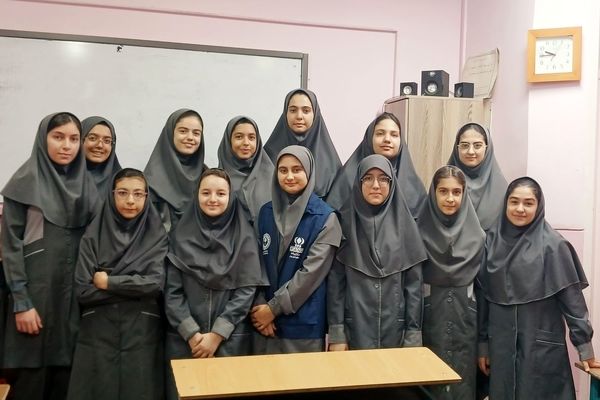 عکس یادگاری کلاس ۸/۲ مدرسه حضرت معصومه