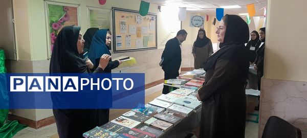 مراسم هفته کتاب و کتابخوانی در دبیرستان فرزانگان استعداد درخشان شهرستان ملارد