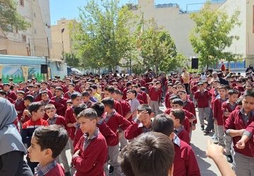 زنگ مهر و ایثار و مقاومت در دبستان شهید آوینی ناحیه ۴ اصفهان