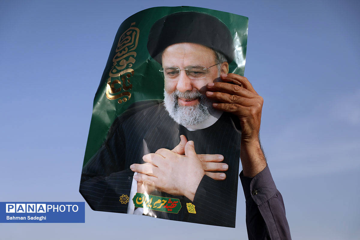 سالی با داغ خادم ملت