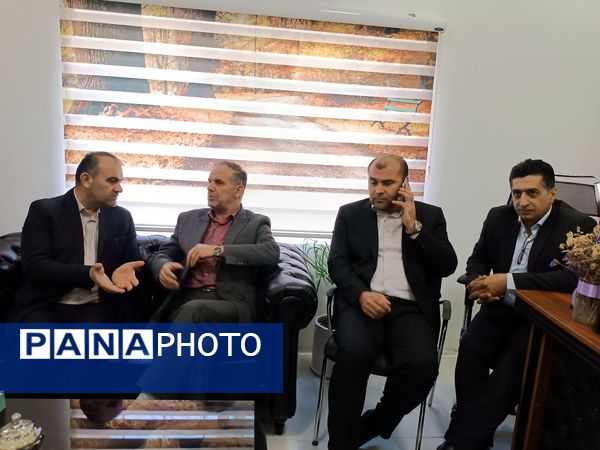 دیدار نوروزی نماینده شهرستان‌های محمودآباد و نور با مدیران ادارات در محمودآباد 