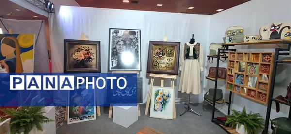 بازدید دانش‌آموزان مدرسه شهدای مدافع حرم از نمایشگاه کارنمای تحول هنرستان‌های شهر تهران