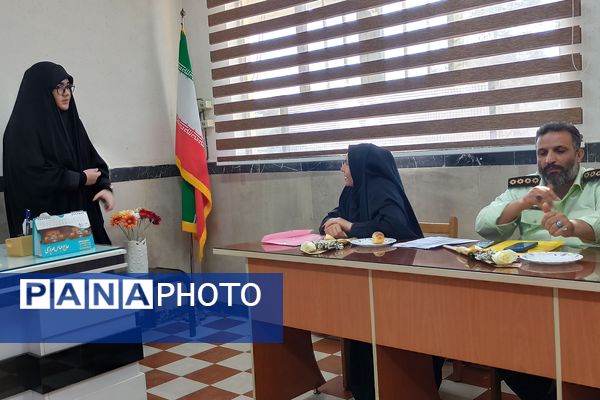 گرامیداشت هفته نیروی انتظامی در مدرسه یادگار امام ورامین