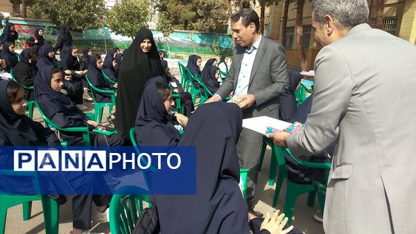 جشن آغاز سال تحصیلی در دبیرستان دخترانه حاتمی 