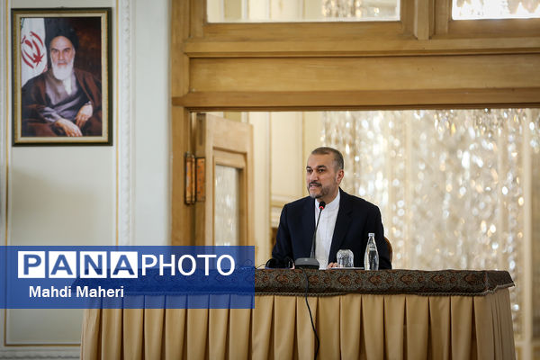 نشست وزیر خارجه با سفرای خارجی مقیم تهران