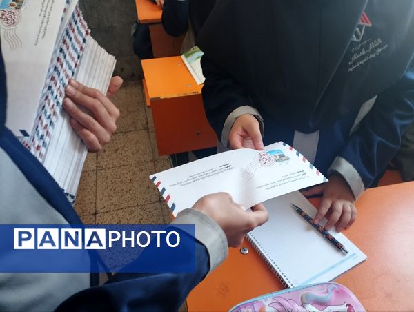 توزیع برگ های کنگره ۱۸۰۰۰شهیدخراسان رضوی 