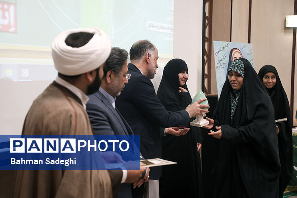 اختتامیه دوازدهمین دوره نمایشگاه‌های دانش‌آموزی مدرسه انقلاب