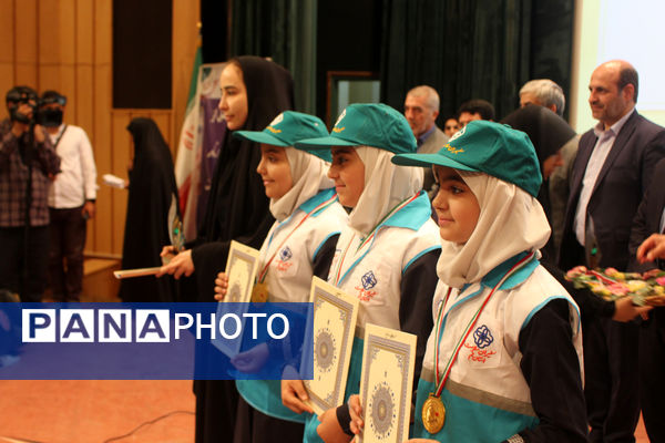آیین تقدیر از برگزیدگان جشنواره سفیران سلامت استان قم