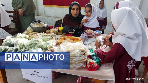 بازارچه کسب و کار دانش‌آموزی در دبستان مولوی فین 