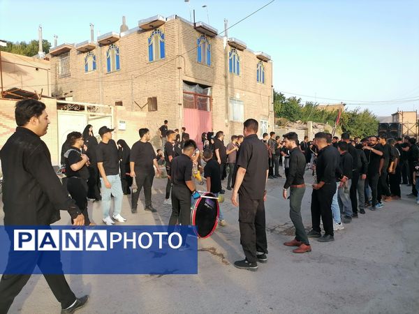 آیین زنجیر زنی و عزاداری روز تاسوعای حسینی