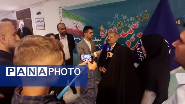 دانش‌آموزان در مسیر ساخت ایران
