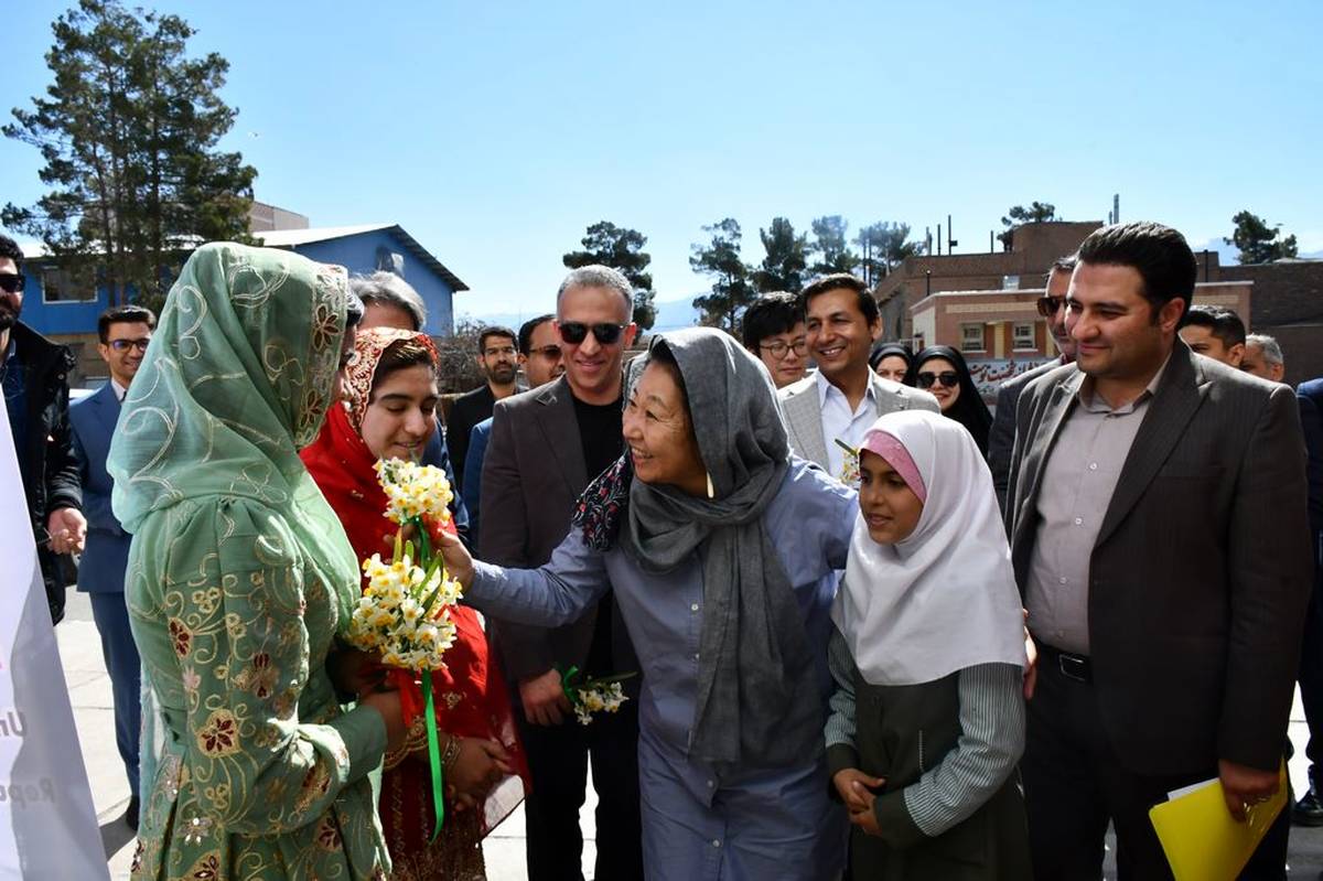 حضور نماینده کمیساریای عالی سازمان ملل در دبستان وحدت بیرجند