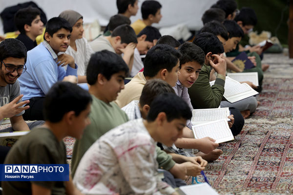 اعتکاف دانش‌آموزی در مسجد جامع امام جعفر صادق(ع) اقدسیه