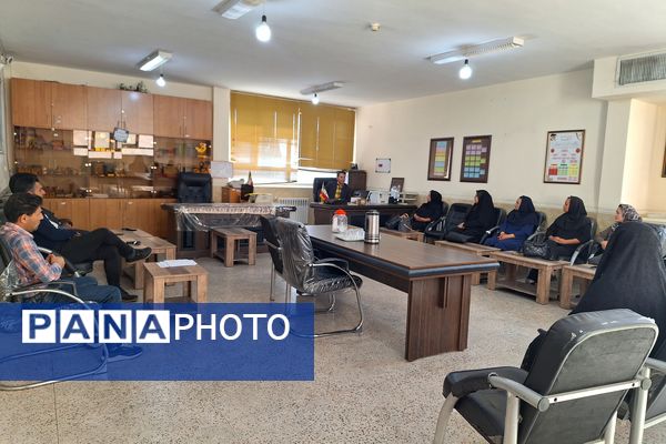 اولین جلسه انجمن اولیا و مربیان در آموزشگاه معارف ۶ شیراز 
