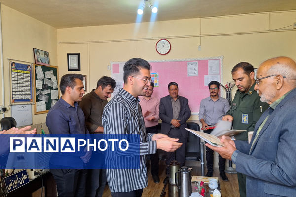 آیین تجلیل از معلمان مدارس ایزدخواست