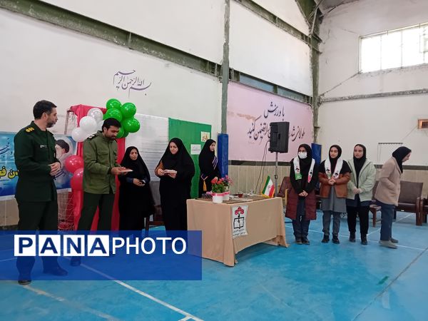 برگزاری جشن آغاز انقلاب در دبیرستان فاطمه الزهرا آشخانه