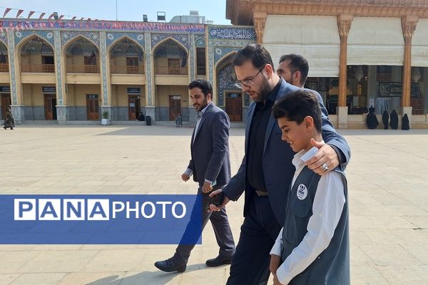 قائم مقام سازمان دانش‌آموزی در حرم مطهر حضرت احمد ابن موسی (ع) در شیراز