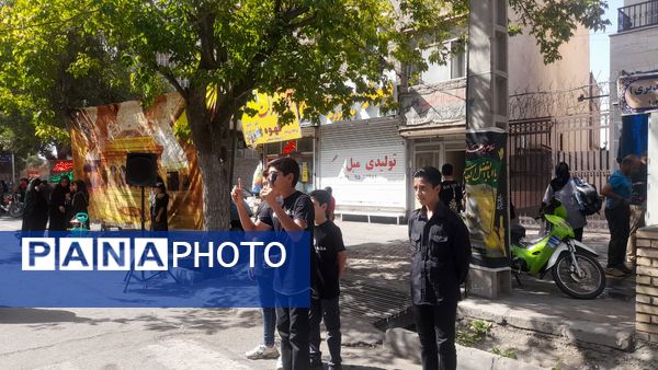 پیاده‌روی جاماندگان اربعین با حضور پرشور مردم حسینی نیشابور