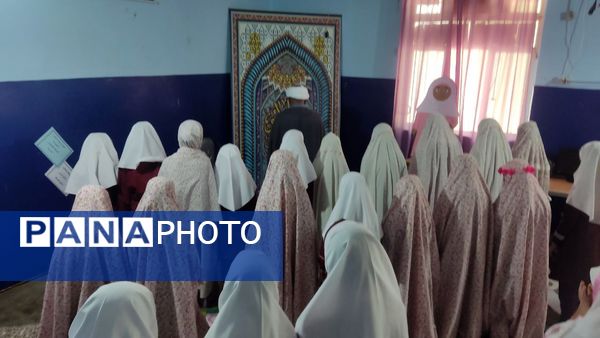 برگزاری نماز جماعت در دبستان مولوی فین
