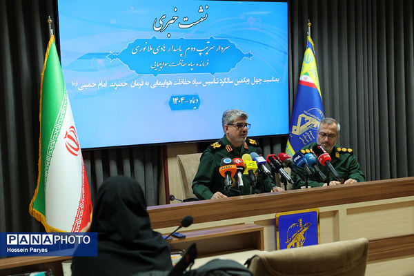 نشست خبری سردار سرتیپ دوم پاسدار هادی ملانوری، فرمانده سپاه حفاظت هواپیمایی