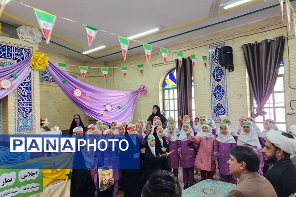 اجلاسیه نماز در دبستان شاهد محمدرضا کشاورز  ناحیه ۳شیراز 