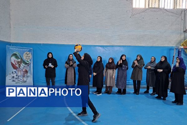 نشاط، رقابت و همدلی در جشنواره ورزشی مدیران مدارس ابتدایی قرچک