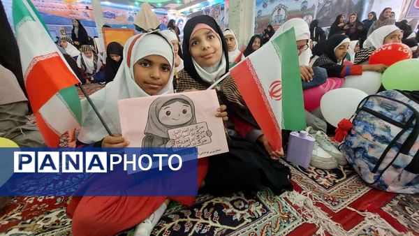 دانش آموزان دبستان بی بی کیا در راهپیمایی ۱۳ آبان