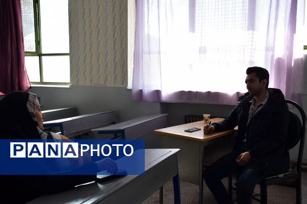 برپایی میز خدمت‌رسانی درمانی در دبیرستان شهید صدوقی با همکاری نهادهای جهادی