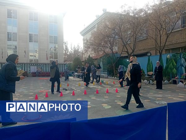 مسابقه جذاب مادر و دختر در دبستان مصلی نژاد حضرت زینب(س)