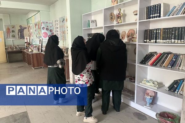 بازدید دانش‌آموزان فیروزکوهی از پژوهش‌سرای شهدای هسته‌ای 