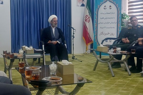 خبرنگاران بی‌طرفانه اخبار را منتشر کنند