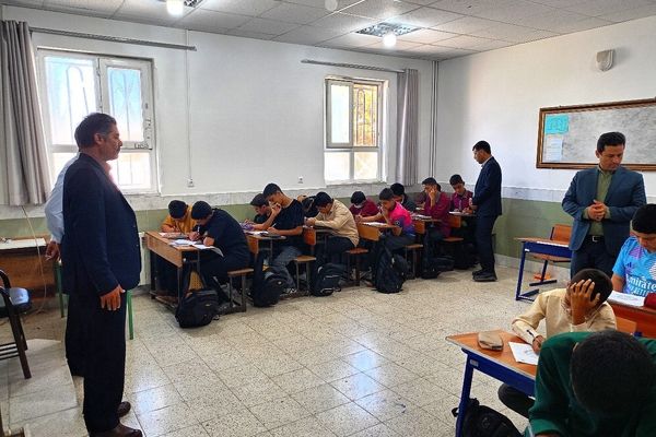 آزمون سنجش در دبیرستان میثاق 