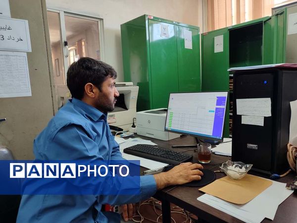 تصحیح اوراق آزمون‌های نهایی در آموزش و پرورش ناحیه یک مشهد مقدس