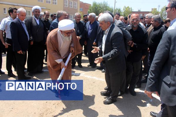 آیین کلنگ زنی احداث سه واحد آموزشی در قم