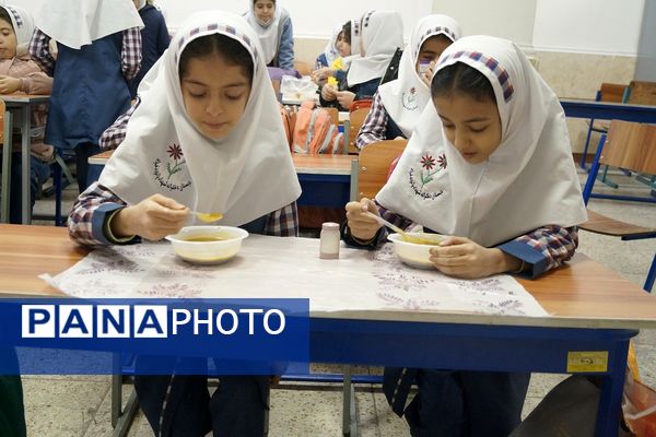 گرامیداشت شهادت حضرت زینب(س)بانوی دو عالم در مدرسه شهدای ۱۵خرداد قرچک