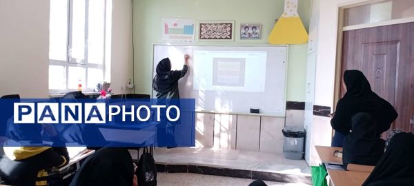 دومین جلسه هدایت تحصیلی پایه نهم در دبیرستان مادرمهربان خلیل آباد