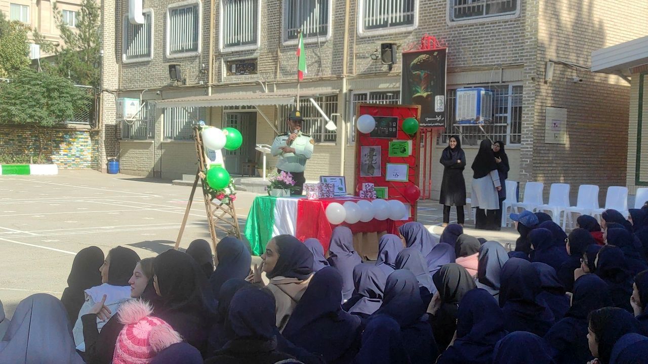 جلسه آموزش  پیشگیری از آسیب‌های اجتماعی در نیشابور