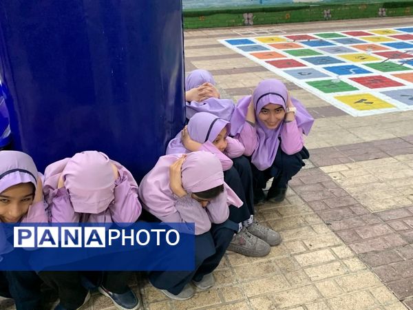 برگزاری مانور زلزله در دبستان فرهنگ منطقه ۱۳
