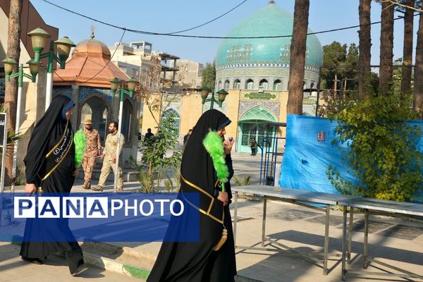 مراسم عزاداری حضرت ام‌البنین(س) همراه با تجلیل از خانواده‌های شهدا در رباط‌کریم