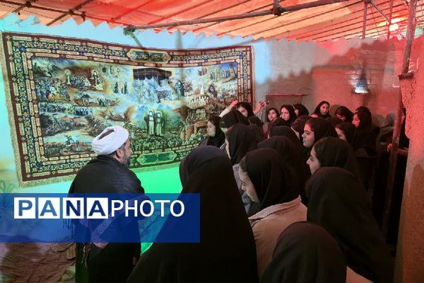 بازدید دانش‌آموزان دبیرستان یادگار امام از کوچه‌های بنی‌هاشم؛ روایتی از همدلی و سوگواری