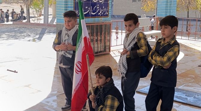 راهپیمایی روز ۱۳ آبان در شهر سفیددشت 