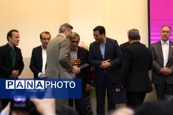 آیین کلنگ‌زنی ۱۶ مدرسه خیرساز در کاشان؛ مشارکت مردمی، حمایت دولتی
