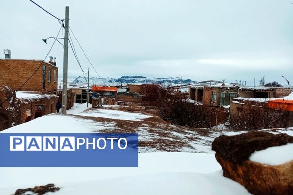 برف و بارانی همراه با شادی در شهرستان زاوه